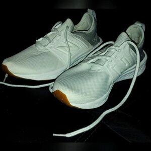 WCRUZLY3 Size 9.5 New Balance Women's Sneakers Excellent Overall Condition